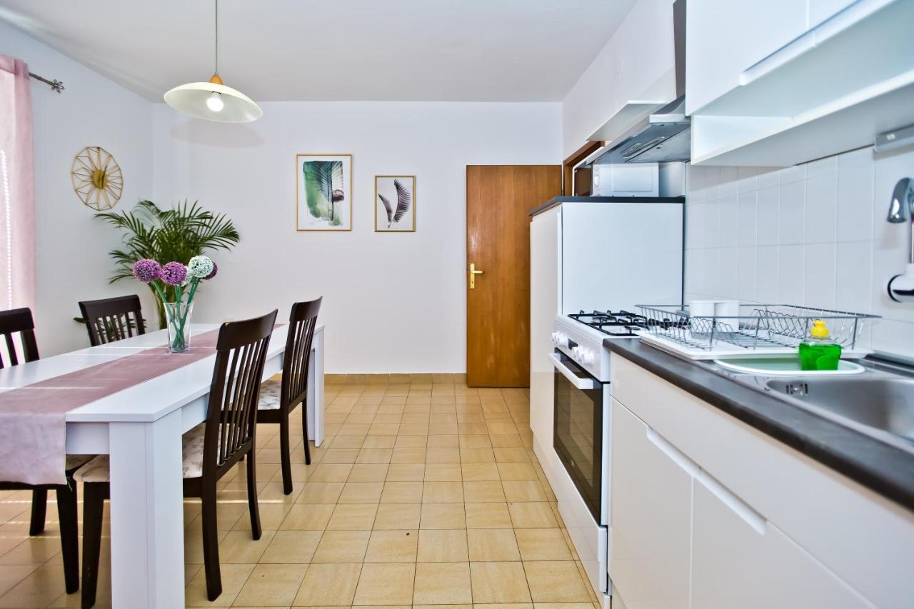 Apartments And Rooms Marija Đảo Hvar Ngoại thất bức ảnh
