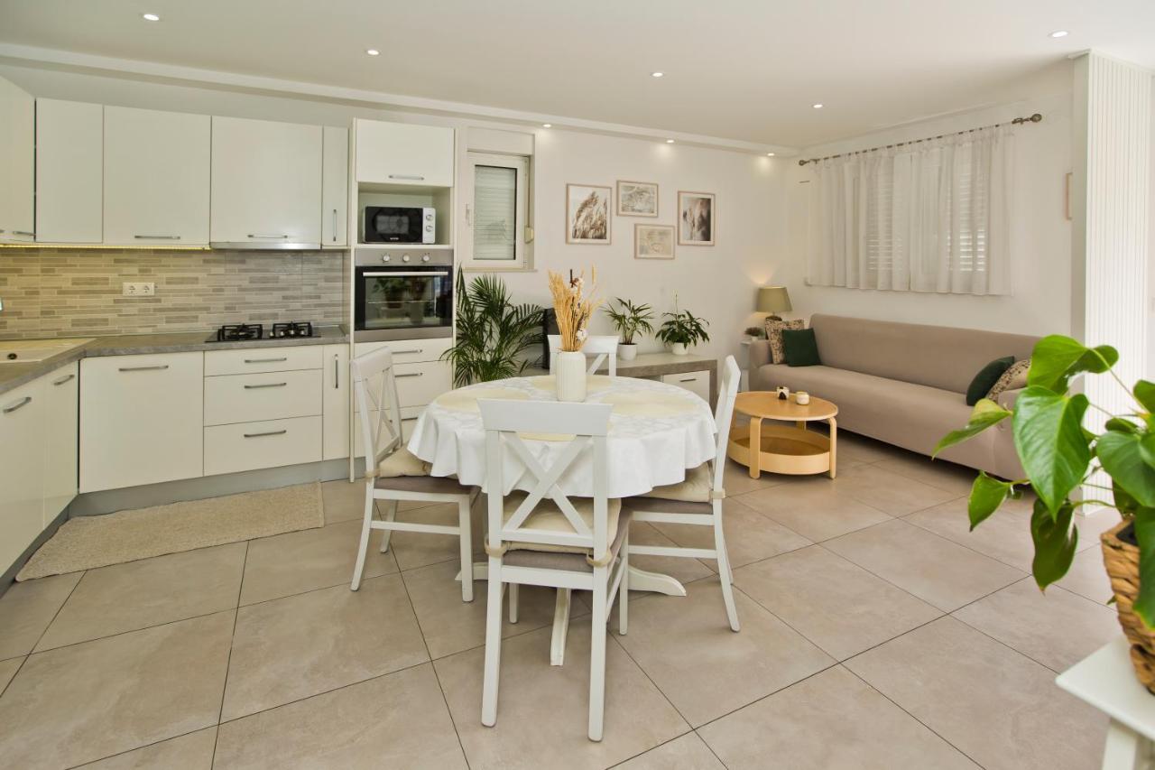 Apartments And Rooms Marija Đảo Hvar Ngoại thất bức ảnh